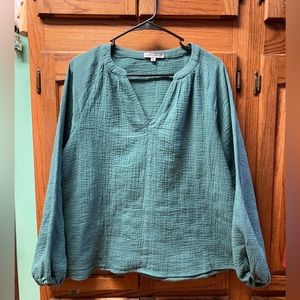 NWOT - Boutique Wishlist Apparel woman’s long sleeved blouse.